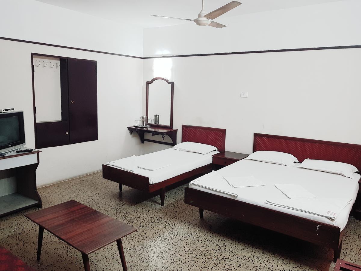 Hotel Keerthi Thiruvananthapuram Exterior foto